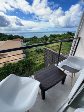 Walk to the BEACH Cozy Condo in Marisule with pool